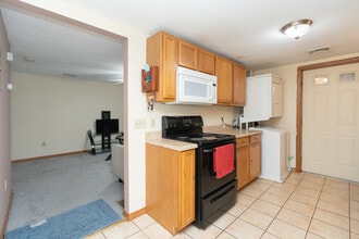 119 Union St, Unit 5 in Westfield, MA - Building Photo - Building Photo
