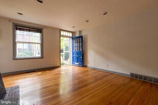 404 S Croskey St in Philadelphia, PA - Building Photo