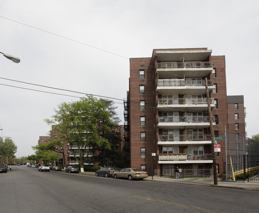 Lawrence Arms in Far Rockaway, NY - Building Photo