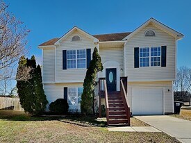 5800 Carolina Manor Ct in Indian Trail, NC - Building Photo