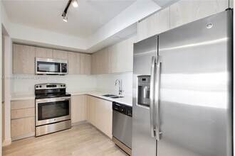 1500 Bay Rd in Miami Beach, FL - Building Photo - Building Photo