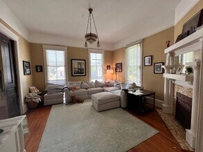 2162 Dauphin St in Mobile, AL - Foto de edificio - Building Photo