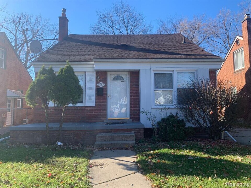 7629 Dolphin in Detroit, MI - Building Photo