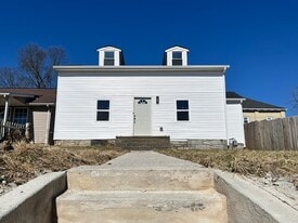 229 E Washington St in Georgetown, KY - Building Photo