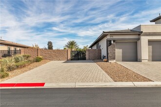 6130 Pebble Glen Ct in Las Vegas, NV - Foto de edificio - Building Photo