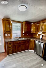 1012 W Willow St in Coal Township, PA - Foto de edificio - Building Photo