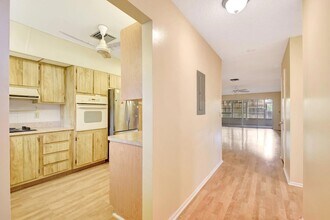 5730 Fernley Dr E, Unit C-605 in West Palm Beach, FL - Building Photo - Building Photo