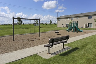 Diamond Field Townhomes in Sioux Falls, SD - Building Photo - Building Photo