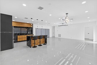 19511 NE 18th Pl in Miami, FL - Building Photo - Building Photo