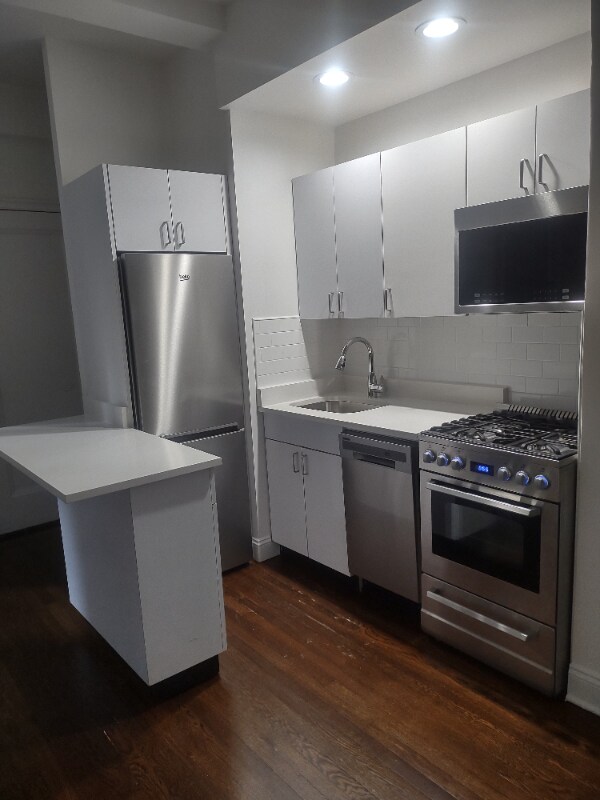 property at E. 46th St, Lexington Ave