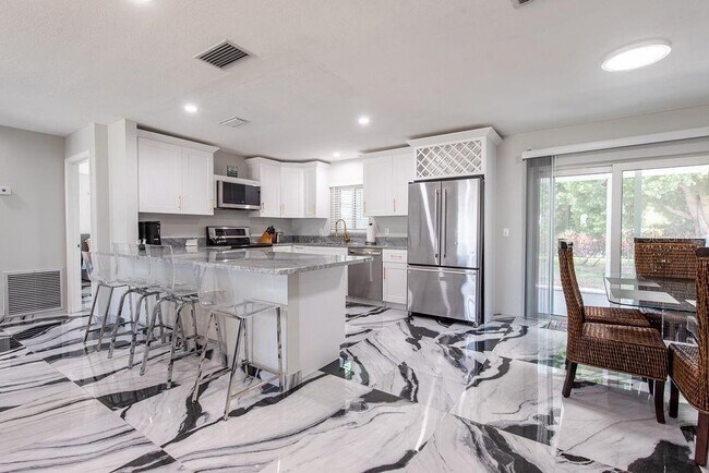 6819 11th Ave NW in Bradenton, FL - Building Photo - Building Photo