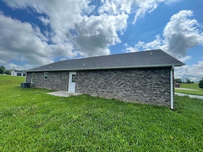 1961 Kaylee Dr in Jefferson City, TN - Building Photo - Building Photo