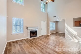 4122 Ravenwood Ct in Union City, GA - Foto de edificio - Building Photo