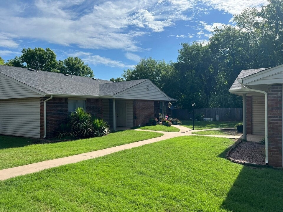 Stillwater Melrose A 62+ Community in Stillwater, OK - Foto de edificio