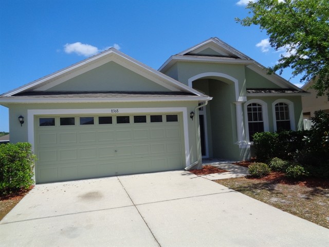 8368 Moccasin Trail Dr in Riverview, FL - Building Photo