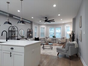 2641 W Carmen Ave, Unit 1 in Chicago, IL - Building Photo - Building Photo