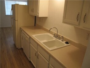 8418 Briarwood Ln in Austin, TX - Building Photo - Building Photo