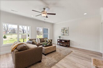 1402 Summer Mdw Dr in Powell, TN - Building Photo - Building Photo