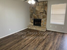1503 Nolan River Rd in Cleburne, TX - Building Photo