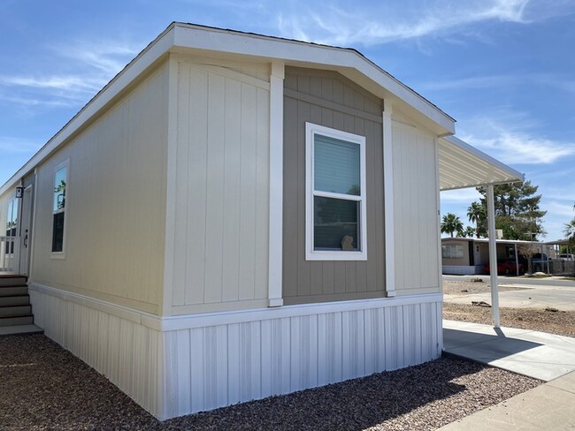 2060 N Center St in Mesa, AZ - Building Photo - Building Photo