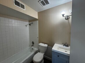 436 Chapel Ridge Dr, Unit H in Hazelwood, MO - Building Photo - Building Photo