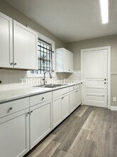 562 W 49th St in Jacksonville, FL - Foto de edificio - Building Photo