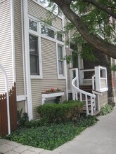 1453 W Belmont Ave, Unit 1 in Chicago, IL - Building Photo - Building Photo