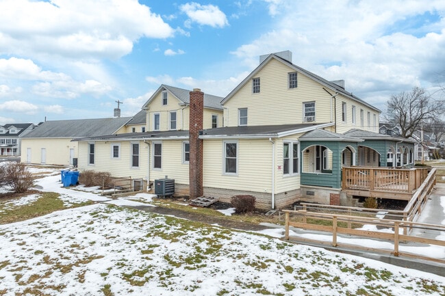 162-168 W Baltimore St in Taneytown, MD - Foto de edificio - Building Photo