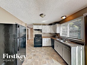 6832 Chilham Dr in Florissant, MO - Building Photo - Building Photo