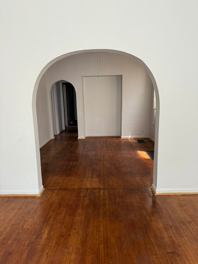 4042 W Cermak Rd in Chicago, IL - Building Photo - Building Photo