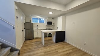 11523-11129 129 Ave NW in Edmonton, AB - Building Photo