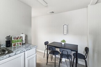 314 W Cevallos in San Antonio, TX - Building Photo - Building Photo