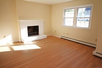 59 Homestead Ln in Brookfield, CT - Building Photo - Building Photo