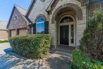 13803 Royal Ridge Dr in Pearland, TX - Building Photo - Building Photo