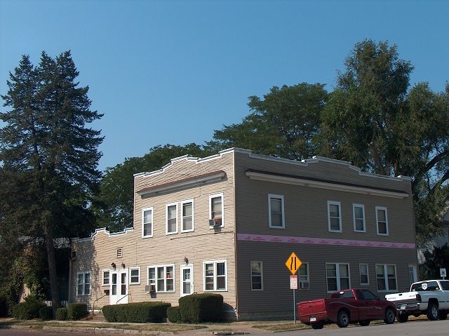 330 Oak St in Davenport, IA - Building Photo