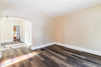 118 Vine St, Unit 1 in Lockport, NY - Foto de edificio - Building Photo