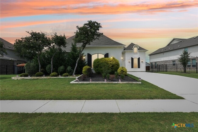 1104 Scenic Dr