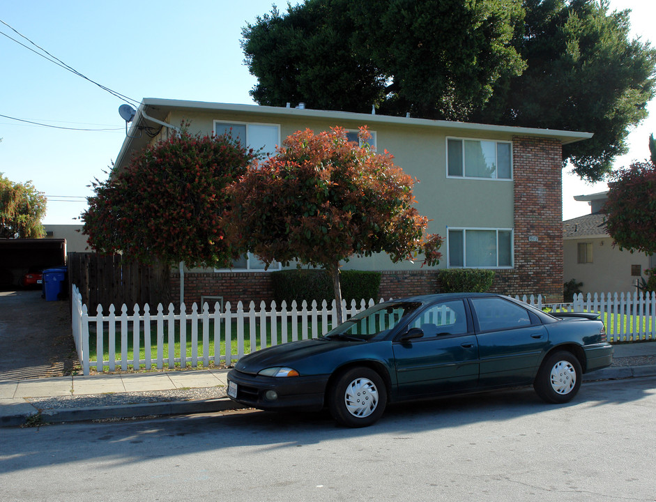 611 Bryan Avenue in Sunnyvale, CA - Foto de edificio