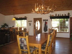 Burney Mountain Guest Ranch in Burney, CA - Foto de edificio - Lobby