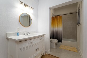 105 W 36th St in Jacksonville, FL - Foto de edificio - Building Photo