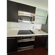 90 SW 3rd St in Miami, FL - Building Photo - Building Photo