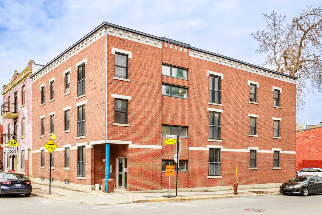 1811 Grand Trunk St in Montréal, QC - Building Photo