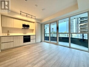 120 Broadway Ave in Toronto, ON - Building Photo - Building Photo