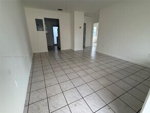 620 Oriental Blvd-Unit -620 in Opa Locka, FL - Building Photo - Building Photo