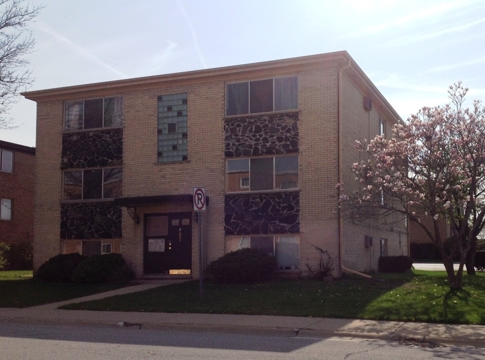 12304 S Springfield Ave in Alsip, IL - Building Photo