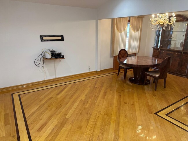 65-35 Fitchett St-Unit -2nd Floor in Queens, NY - Building Photo - Building Photo