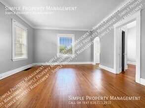 742 4th St NW in Grand Rapids, MI - Building Photo - Building Photo