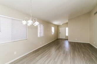 6376 Venus Vale Ct in Las Vegas, NV - Building Photo - Building Photo