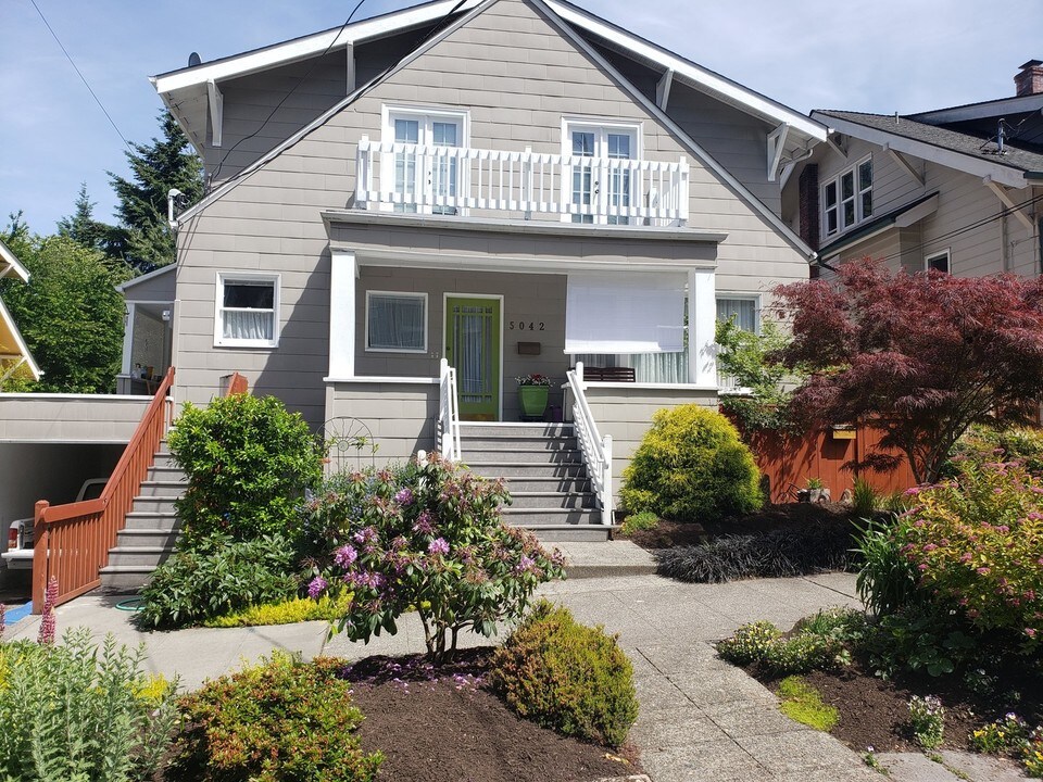 5042 21st Ave NE-Unit -5040.5 in Seattle, WA - Building Photo