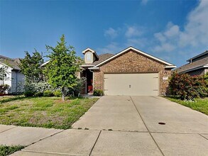 2125 Johnson City Ave in Forney, TX - Foto de edificio - Building Photo